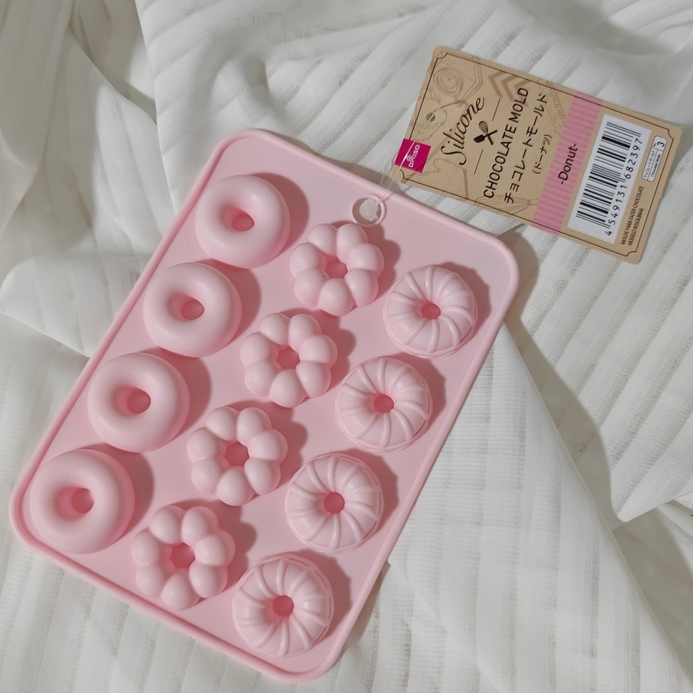 New Daiso Silicone Donut Chocolate / Ice Mold  6 1/4" x 4 1/2"